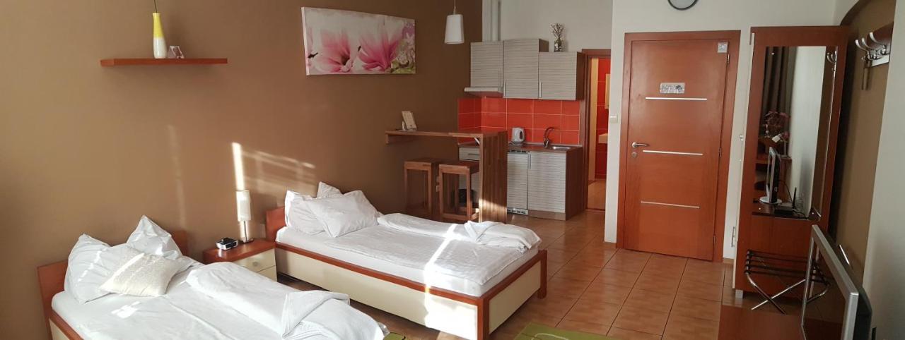 Alex Pension Prešov Esterno foto