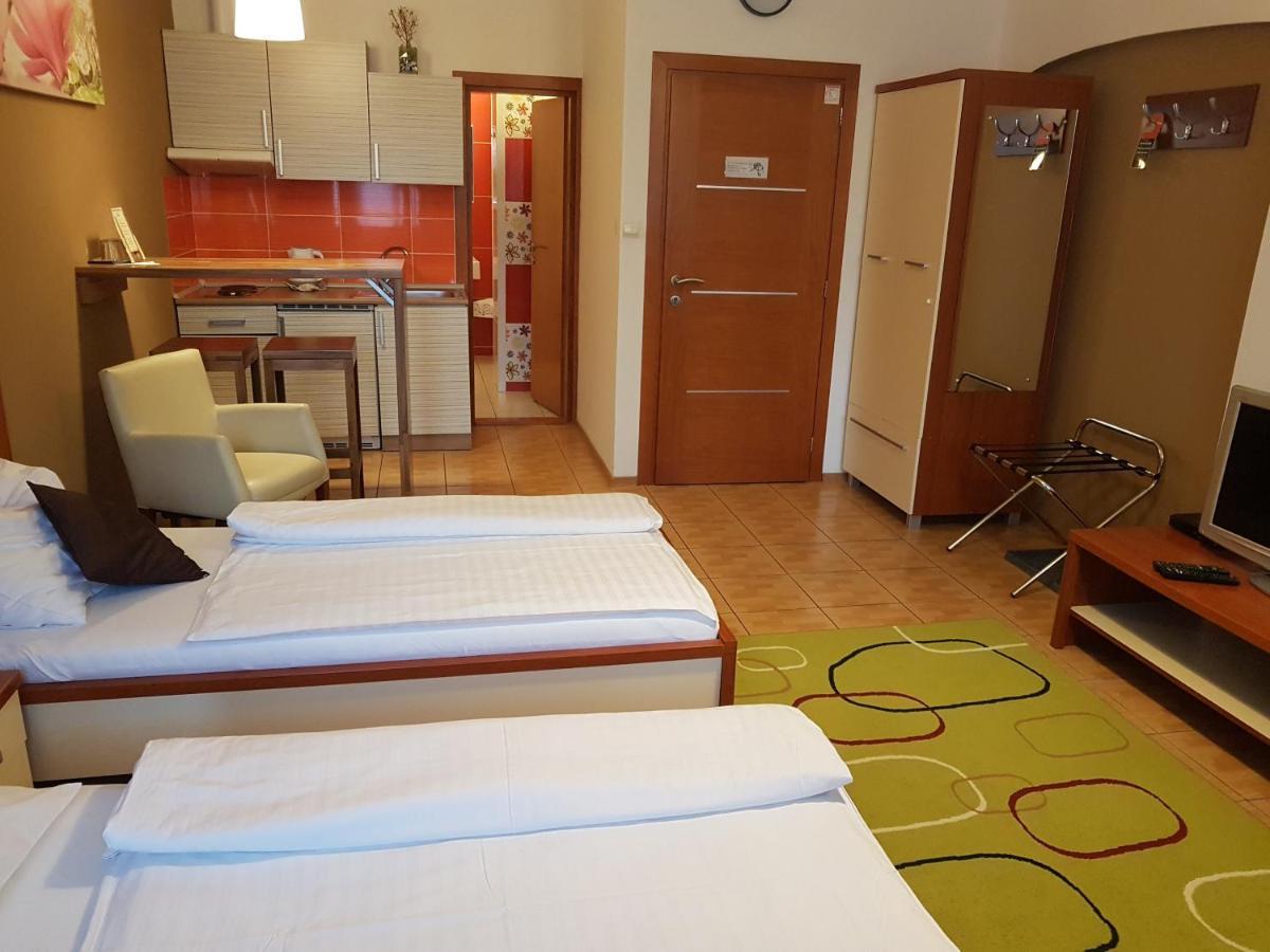 Alex Pension Prešov Esterno foto