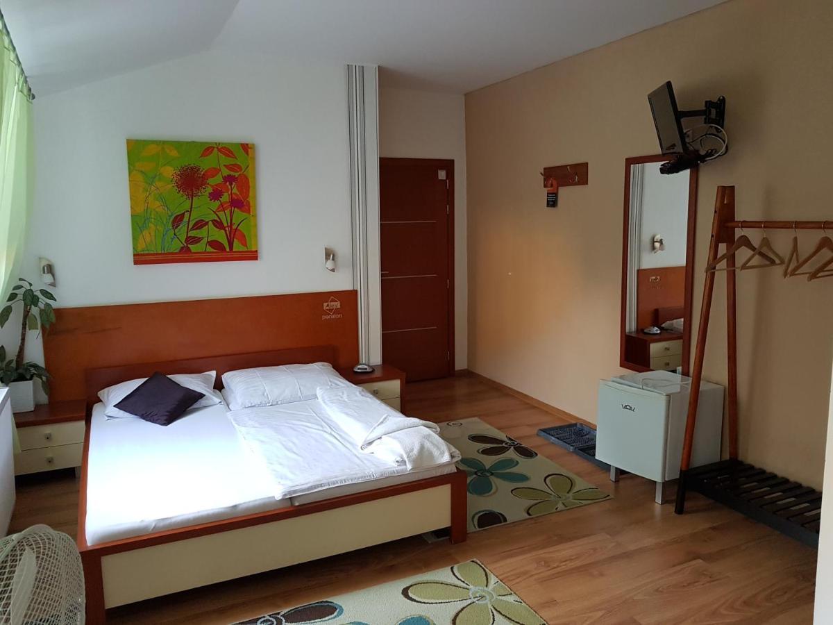Alex Pension Prešov Esterno foto